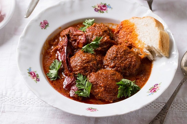 Boulette de poissons colin et thon suasse salsa de tomates (piquant 2/5)