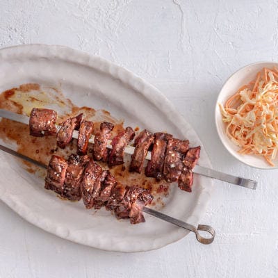 Brochettes de bœuf marinés et braisés