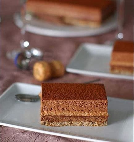 Entremets croustillant aux deux mousses au chocolat