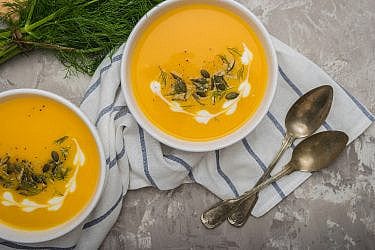 Soupe à la citrouille parfumée au cumin et aux oranges