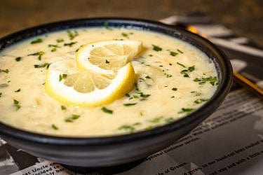 Soupe au poulet aux œufs et au citron – Avgolmono