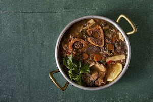 Soupe de viande et légumes-racines